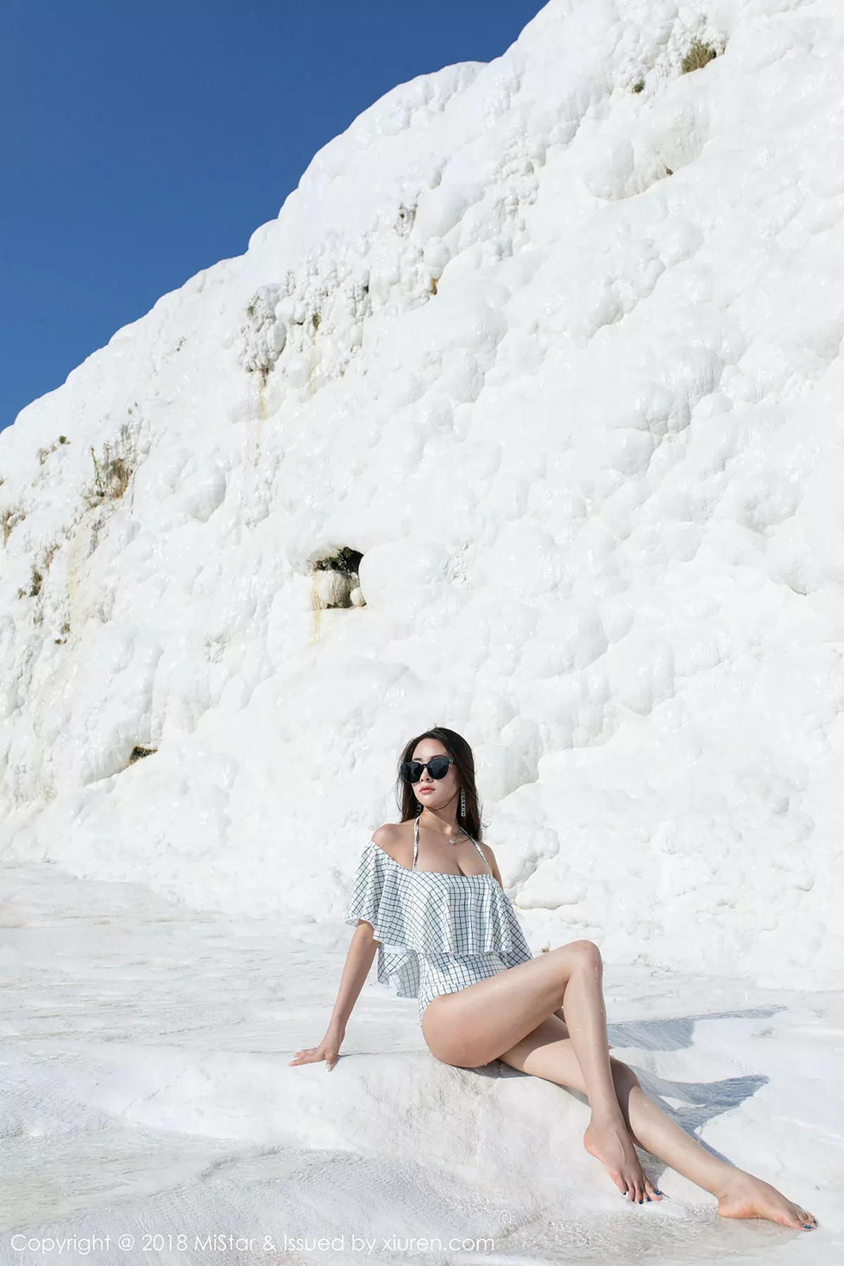 秀人集.com_[MiStar魅妍社]Vol.241_女神穆菲菲土耳其旅拍白色高叉连体衣秀完美身材诱人写真40P