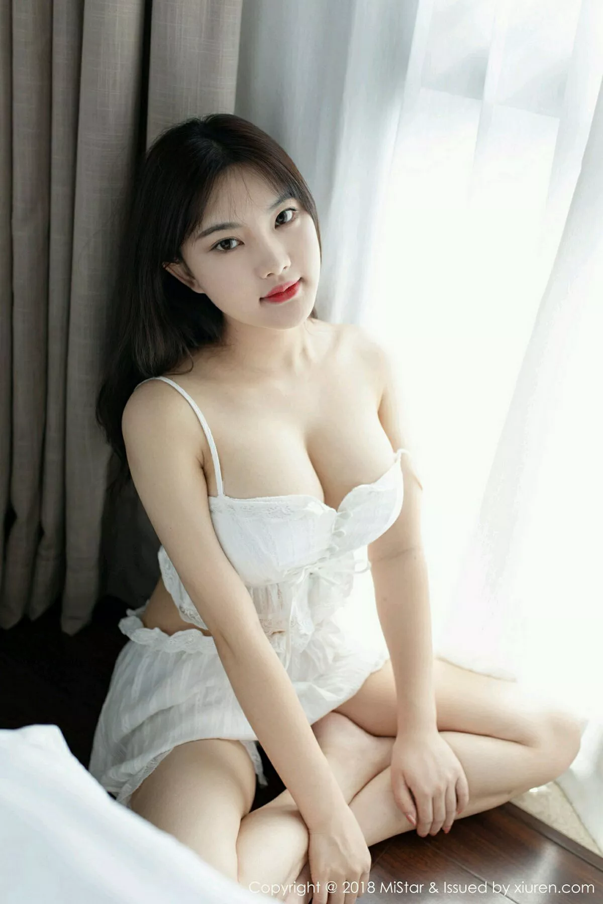 秀人集.com_[MiStar魅妍社]Vol.246_嫩模小仓鼠私房白色吊带裙+黑色情趣内衣完美爆乳诱惑写真32P