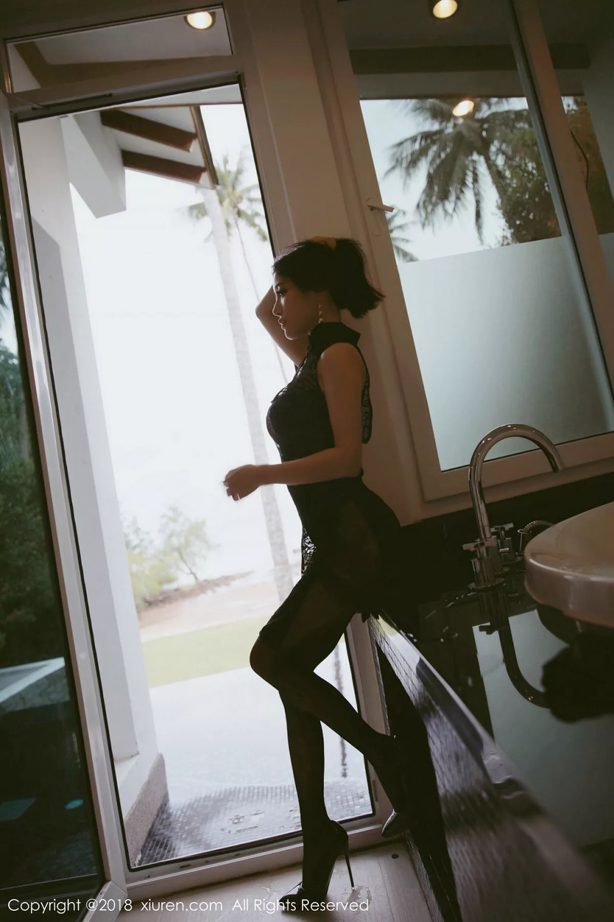 秀人集.com_[XiuRen秀人网]No.1184_女神兜豆靓Youlina甲米旅拍泳池无内黑丝裤袜湿身诱惑写真43P