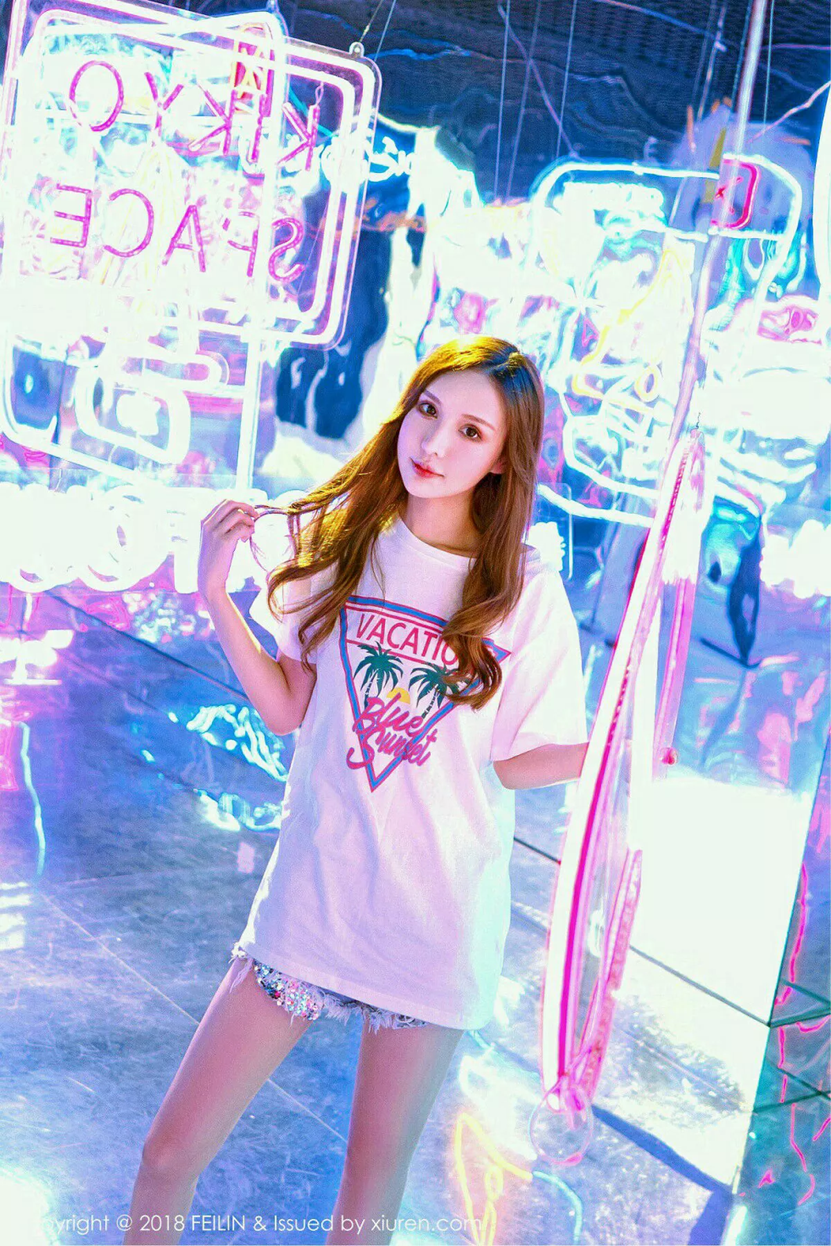 秀人集.com_[FeiLin嗲囡囡]Vol.170_嫩模柠柠_mika户外牛仔短裤+室内清新连身裙迷人写真43P