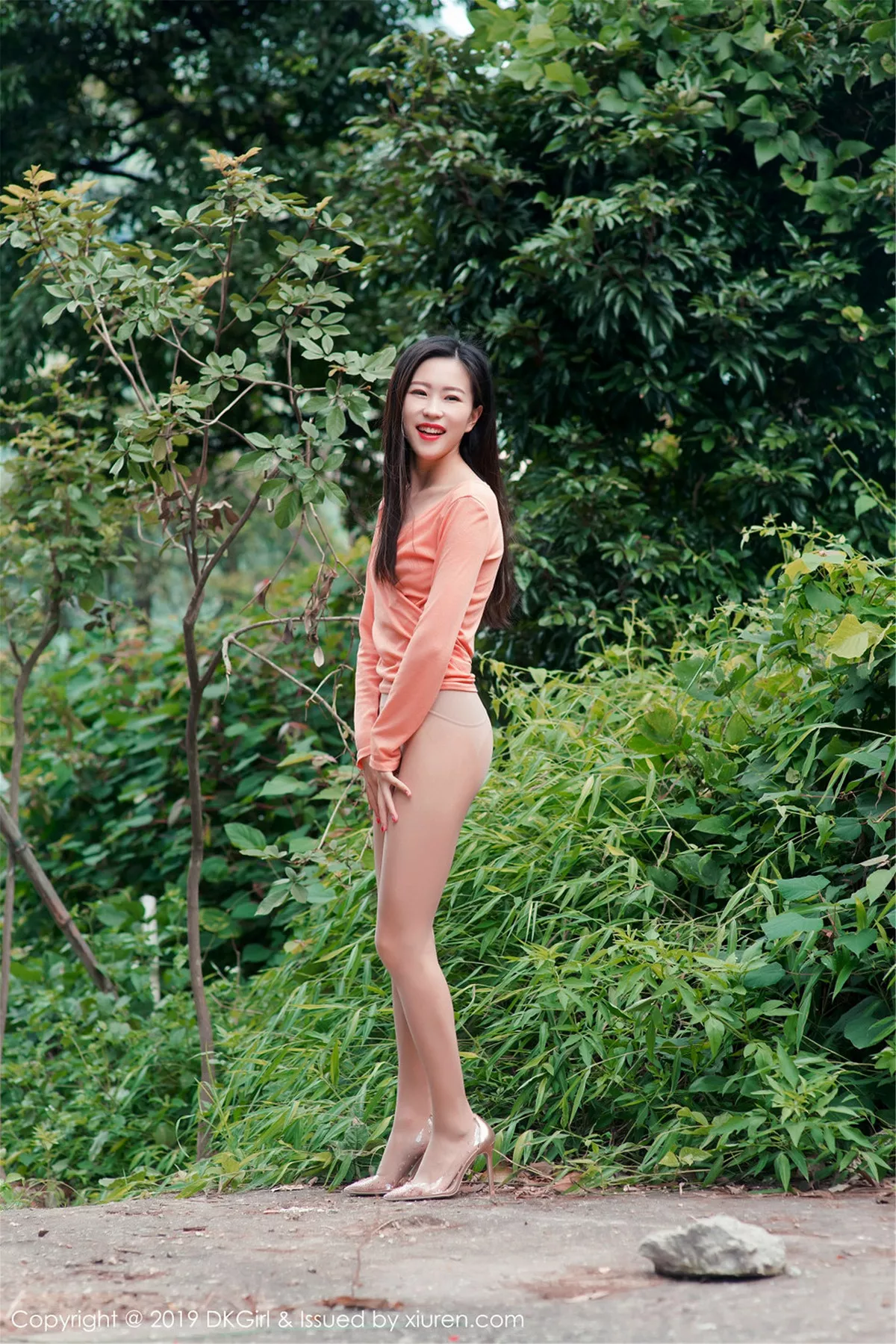 秀人集.com_[DKGirl御女郎]Vol.114_嫩模小子怡Alice户外露天车拍系列无内肉丝裤袜惹火诱惑写真48P