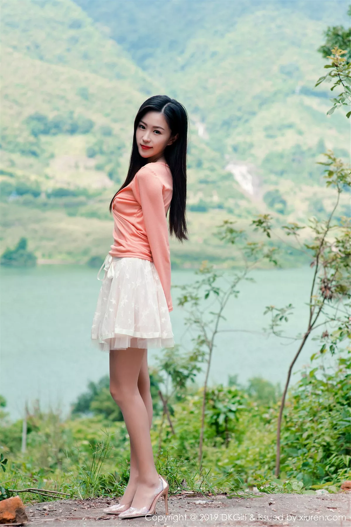 秀人集.com_[DKGirl御女郎]Vol.114_嫩模小子怡Alice户外露天车拍系列无内肉丝裤袜惹火诱惑写真48P