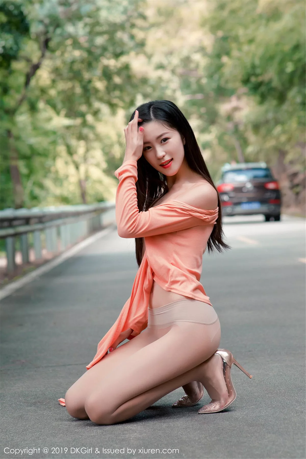 秀人集.com_[DKGirl御女郎]Vol.114_嫩模小子怡Alice户外露天车拍系列无内肉丝裤袜惹火诱惑写真48P