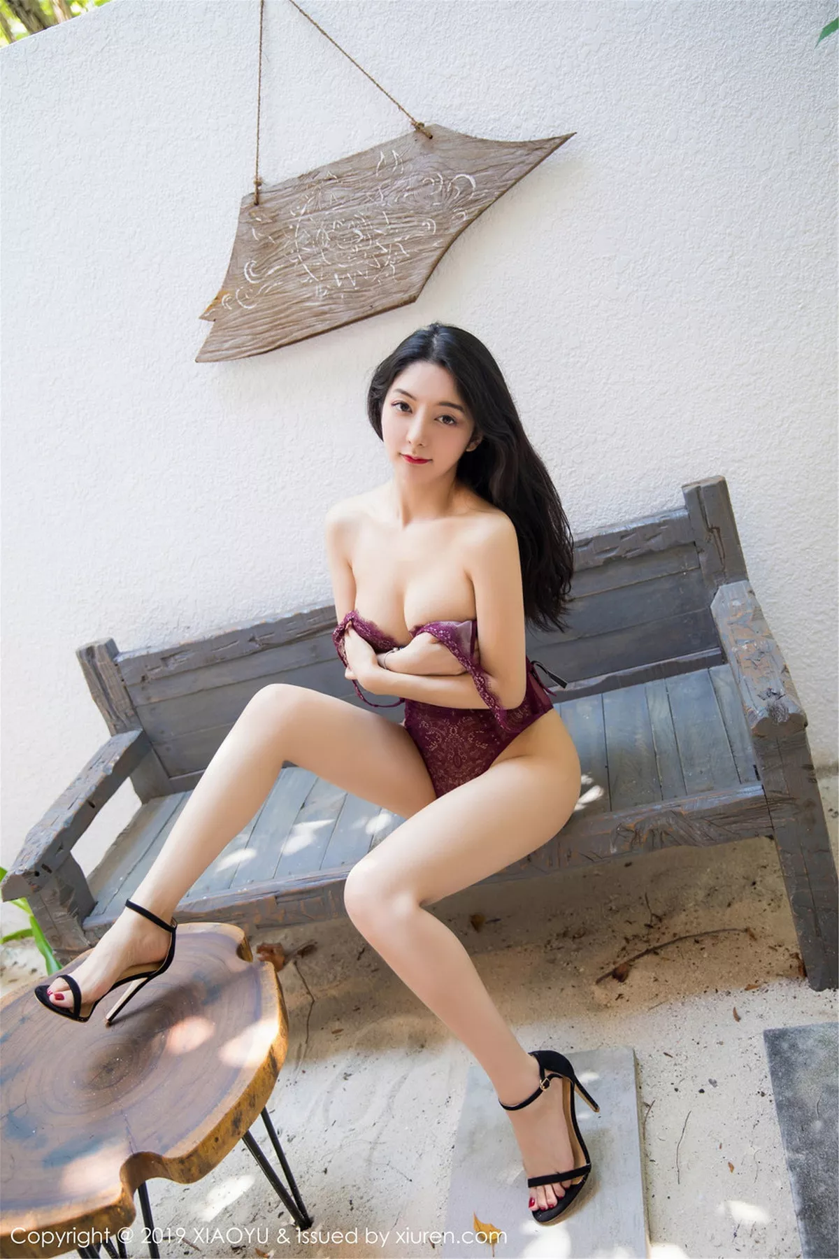 秀人集.com_[XiaoYu画语界]Vol.127_女神Angela喜欢猫私房酒红色高叉蕾丝内衣缕空诱惑写真70P