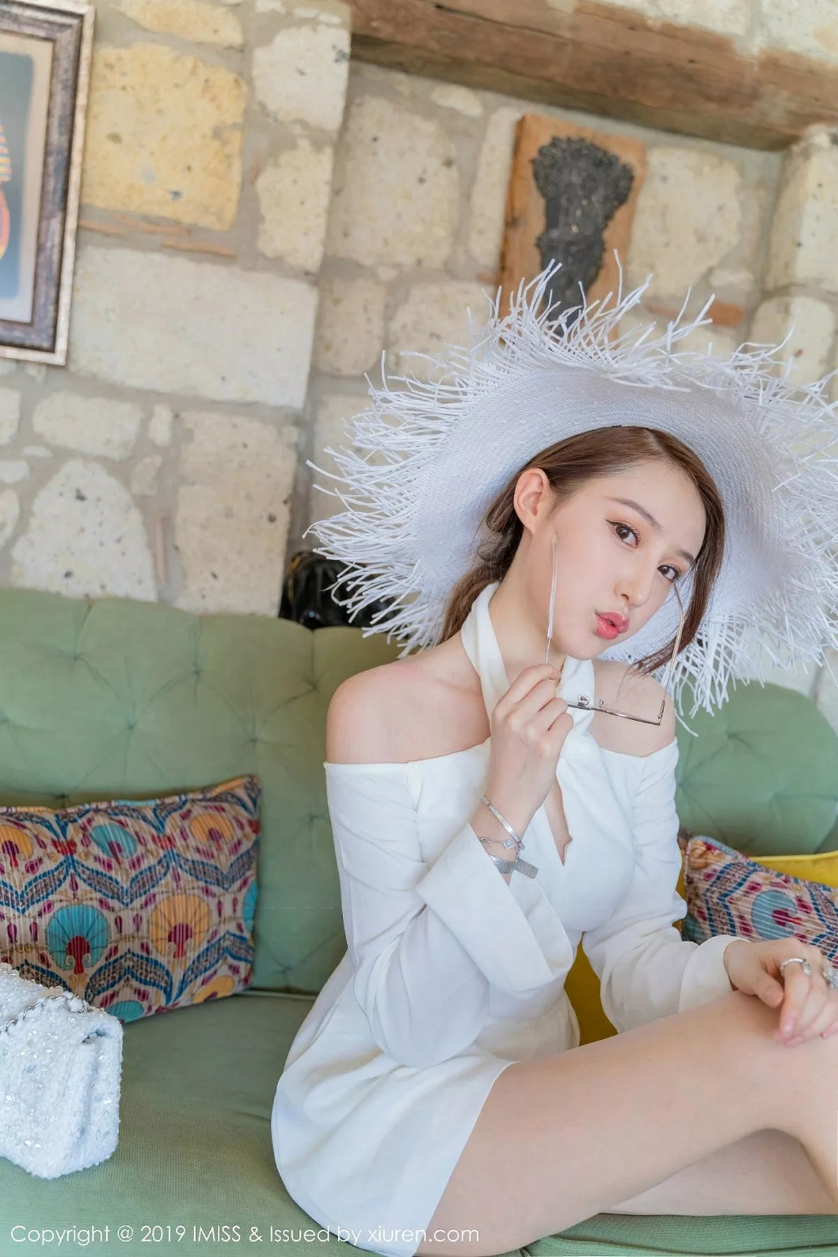 秀人集.com_[IMISS爱蜜社]Vol.368_女神Lynn刘奕宁土耳其旅拍户外白色比基尼秀完美身材诱惑写真39P