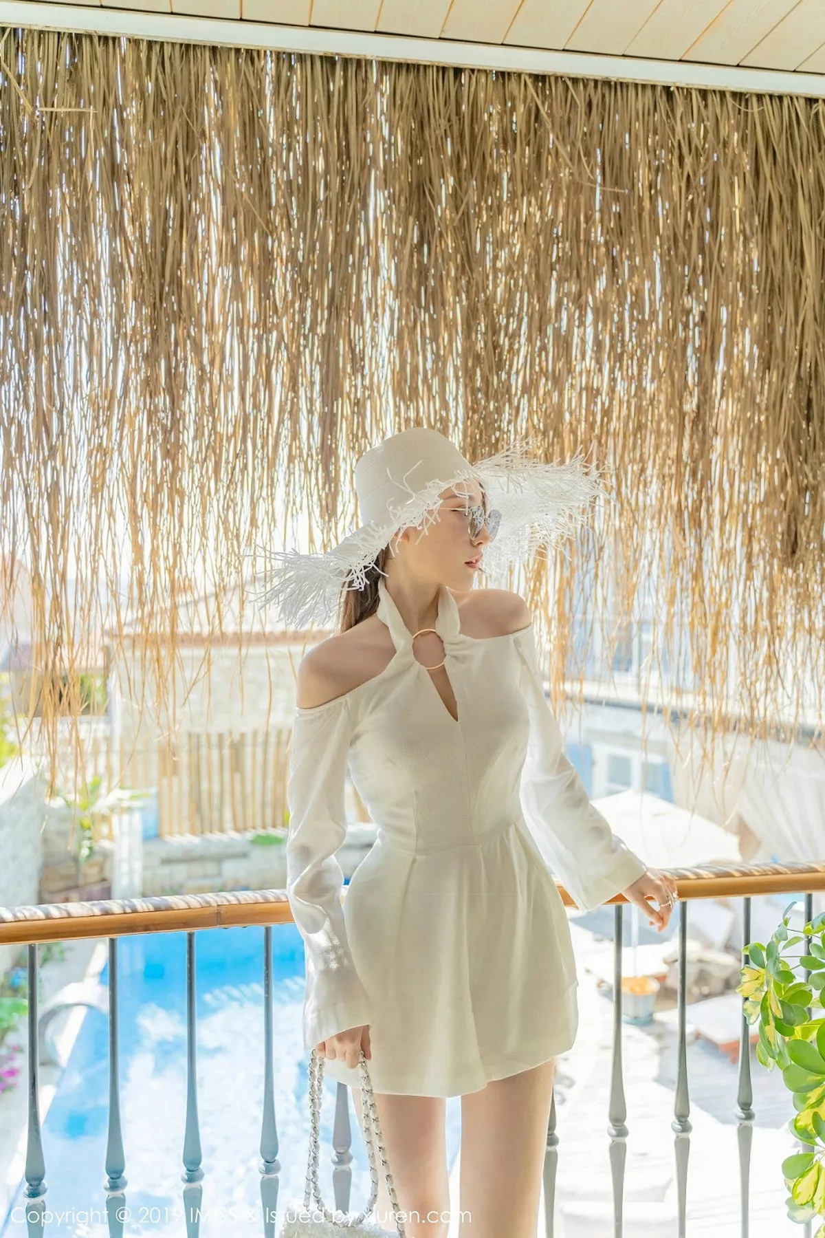 秀人集.com_[IMISS爱蜜社]Vol.368_女神Lynn刘奕宁土耳其旅拍户外白色比基尼秀完美身材诱惑写真39P