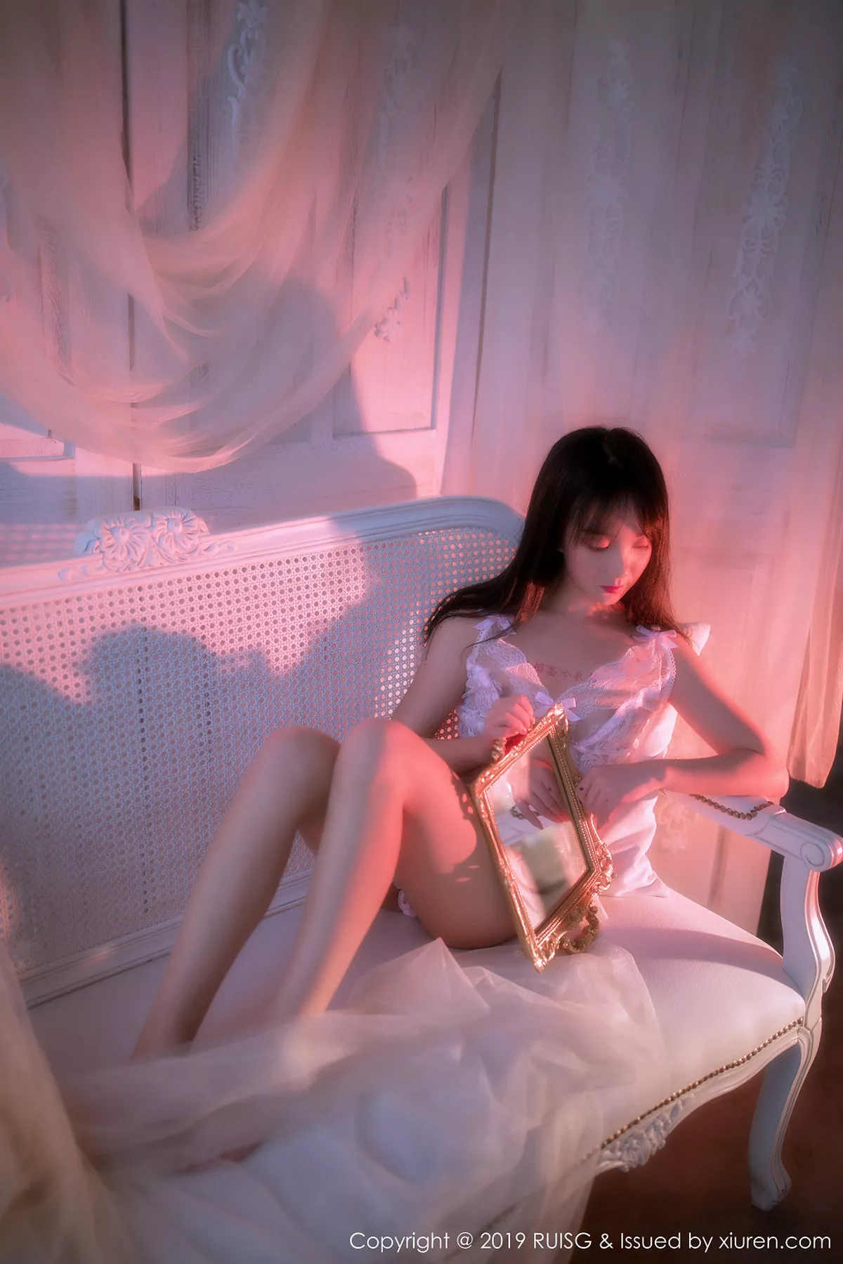 秀人集.com_[RUISG瑞丝馆]Vol.079_嫩模小葡萄miki私房梦幻光线下白色蕾丝薄纱内衣惹火诱惑写真42P