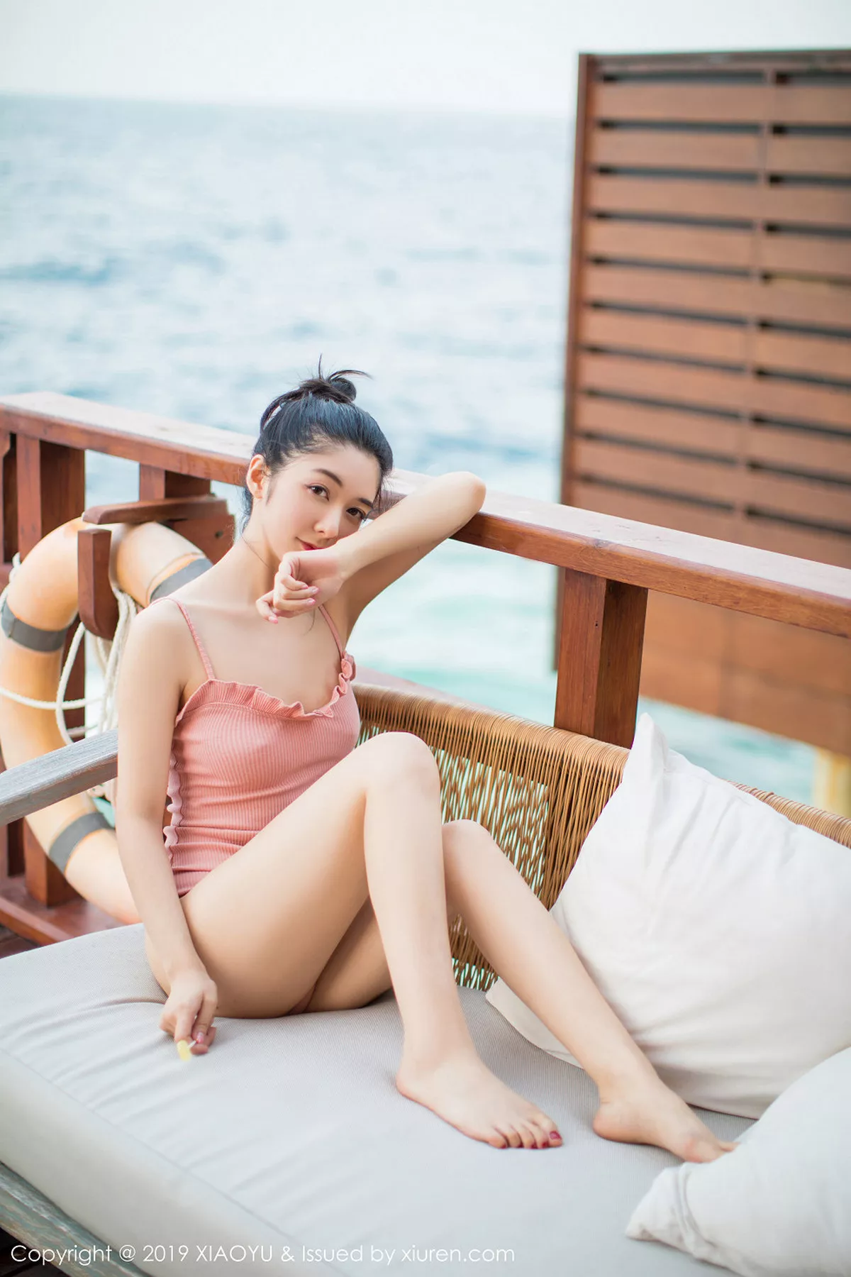 秀人集.com_[XiaoYu画语界]Vol.150_女神Angela喜欢猫马尔代夫旅拍粉色吊带内衣惹人诱惑写真66P