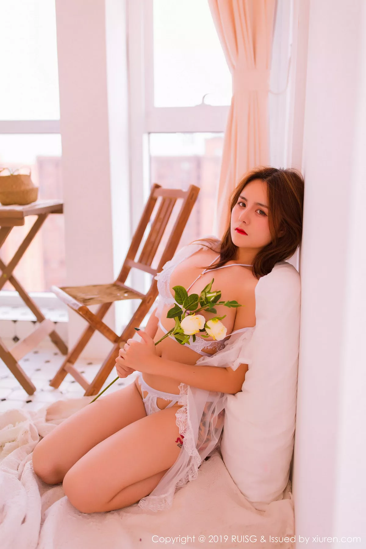 秀人集.com_[RUISG瑞丝馆]Vol.082_嫩模Daisy琳琳居家私房白色蕾丝内衣秀完美身材豪乳诱惑写真48P