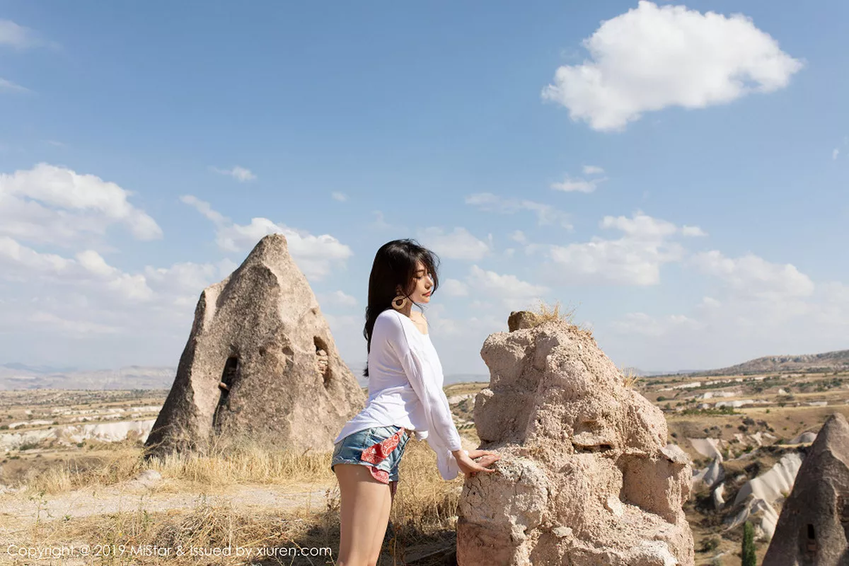 秀人集.com_[MiStar魅妍社]Vol.307_女神小狐狸Kathryn土耳其旅拍户外牛仔短裤秀完美身材诱惑写真33P