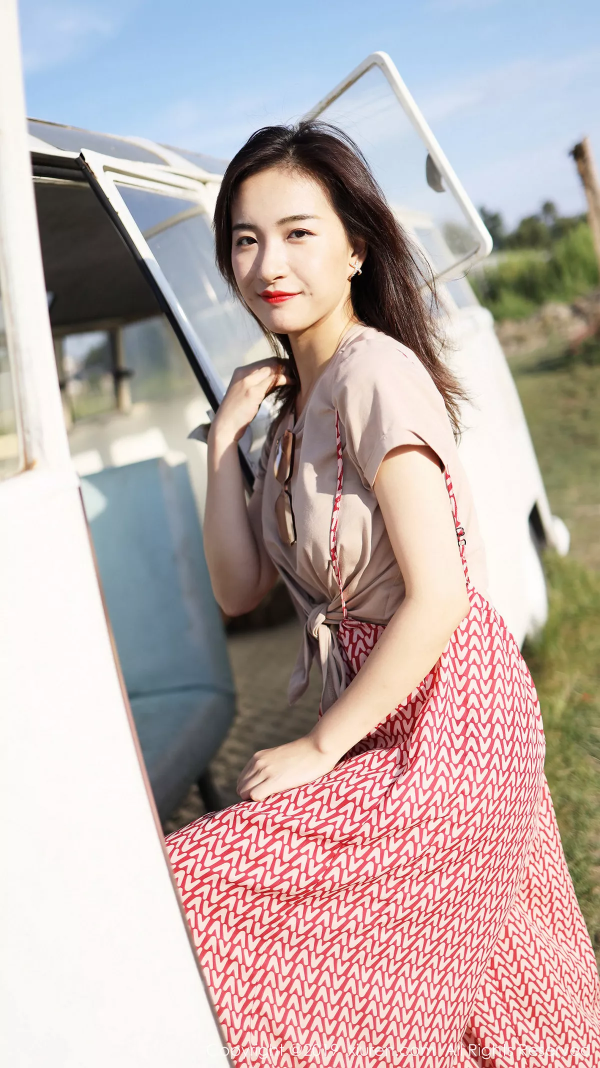 秀人集.com_[XiuRen秀人网]No.1718_嫩模艺儿拿铁室外帽子美少女清新甜美风靓丽迷人写真63P