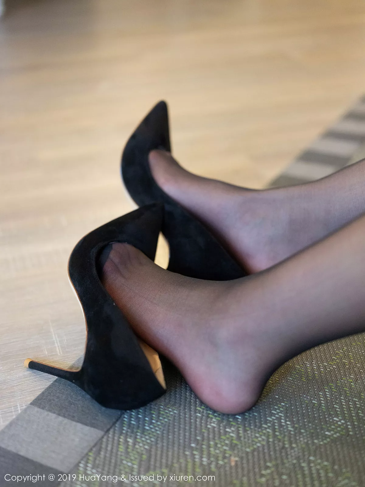 秀人集.com_[HuaYang花漾]Vol.171_女神奶瓶土肥圆富国岛旅拍私房白衬衣配无内黑丝裤袜诱惑写真56P