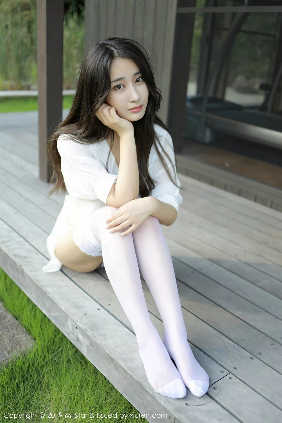 秀人集.com_[MFStar模范学院]Vol.219_嫩模Betty林子欣日本旅拍户外白衬衣配蕾丝吊袜诱惑写真53P