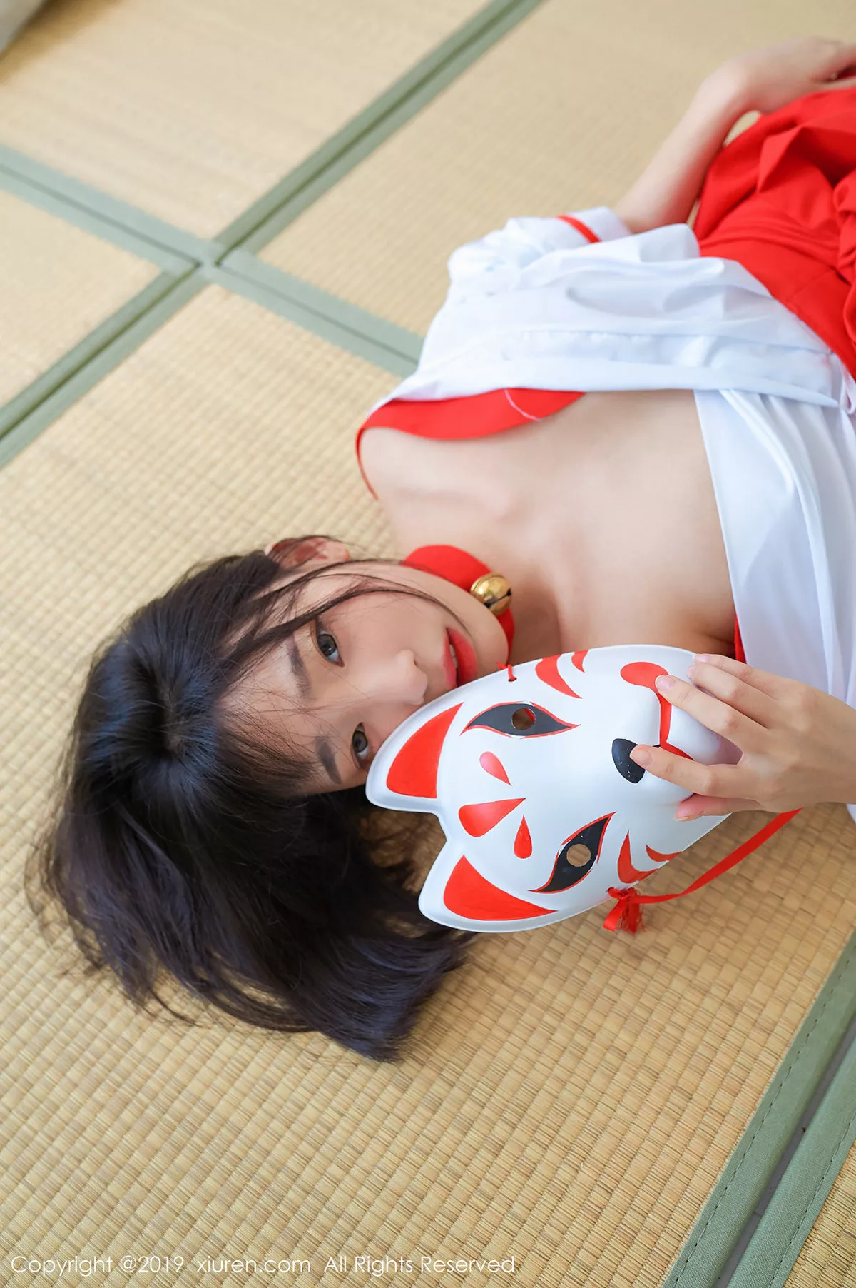 秀人集.com_[XiuRen秀人网]No.1702_模特_卿卿韩国旅拍私房面具魅惑半露豪乳+户外比基尼性感写真68P