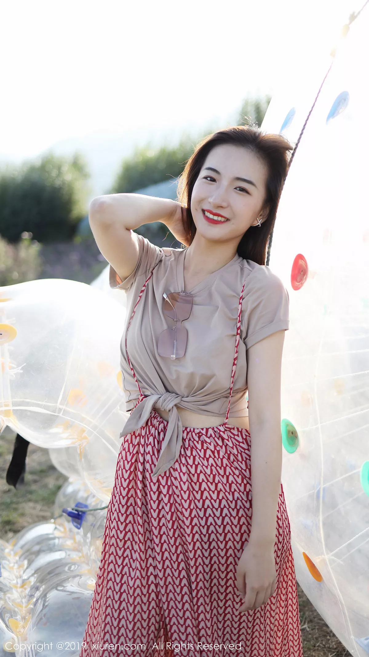 秀人集.com_[XiuRen秀人网]No.1718_嫩模艺儿拿铁室外帽子美少女清新甜美风靓丽迷人写真63P