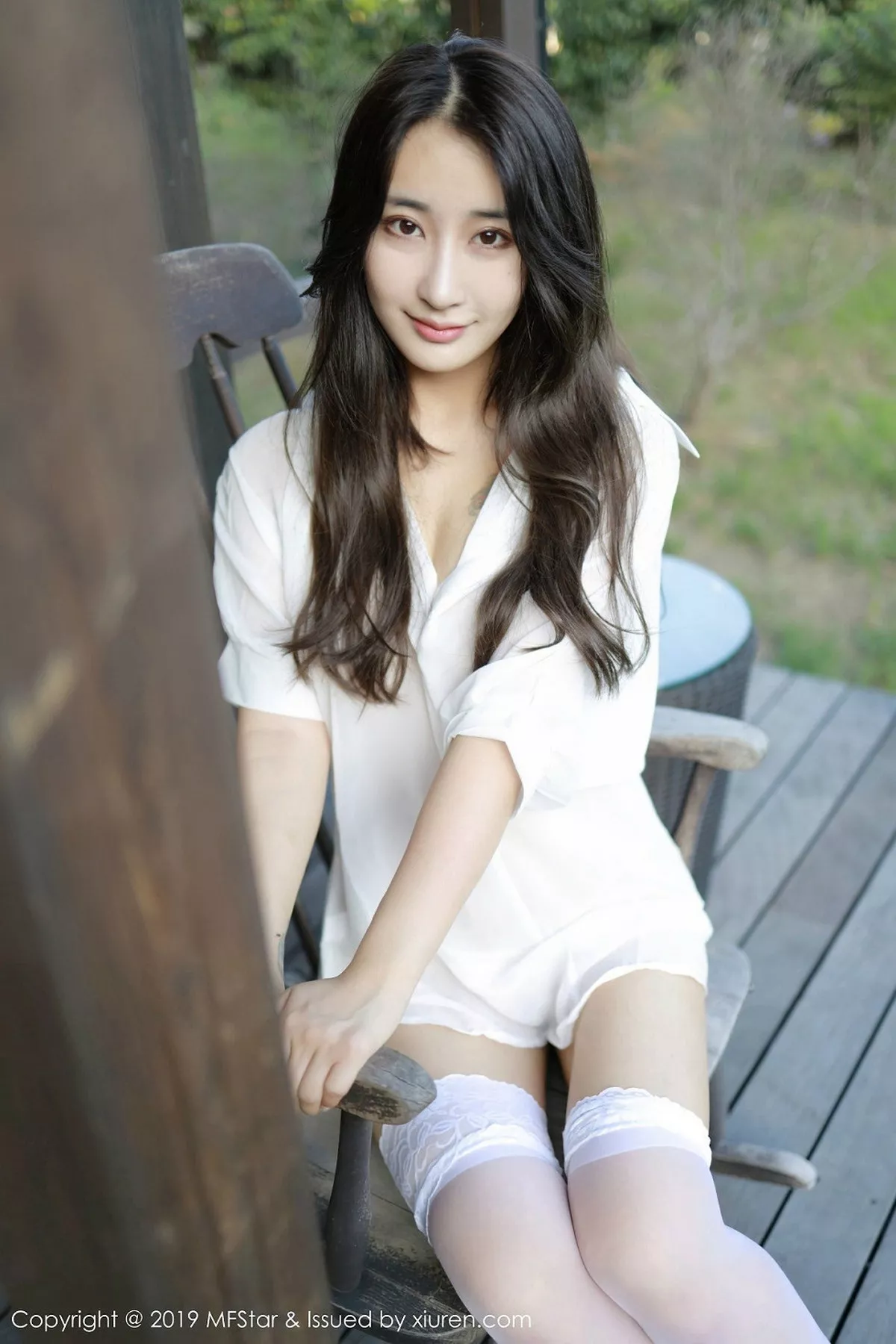 秀人集.com_[MFStar模范学院]Vol.219_嫩模Betty林子欣日本旅拍户外白衬衣配蕾丝吊袜诱惑写真53P
