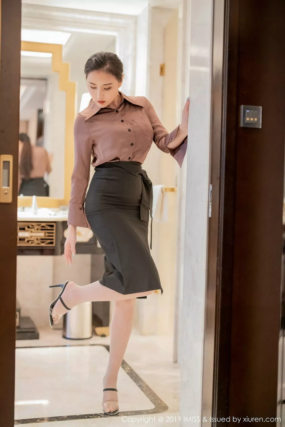 秀人集.com_[IMISS爱蜜社]Vol.380_嫩模张静雅miya私房古典旗袍装秀完美身材性感美腿迷人写真33P