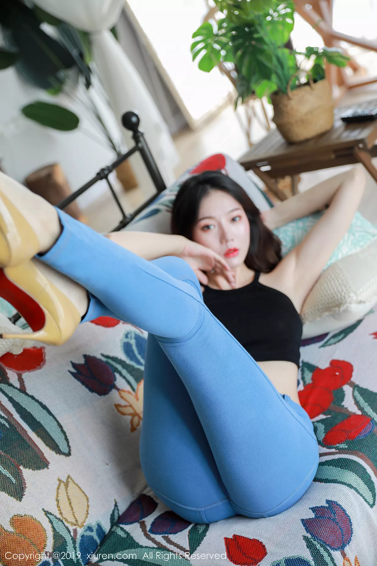 秀人集.com_[XiuRen秀人网]No.1698_女神YUNDUOER牛仔裤秀完美曲线半脱露豪乳极致诱惑写真54P