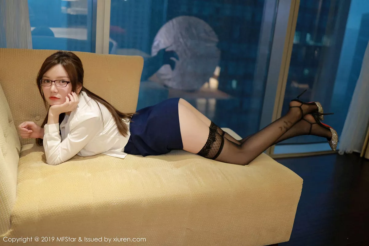 秀人集.com_[MFStar模范学院]Vol.218_嫩模糯美子Mini性感秘书OL装扮秀翘臀撩人诱惑写真66P