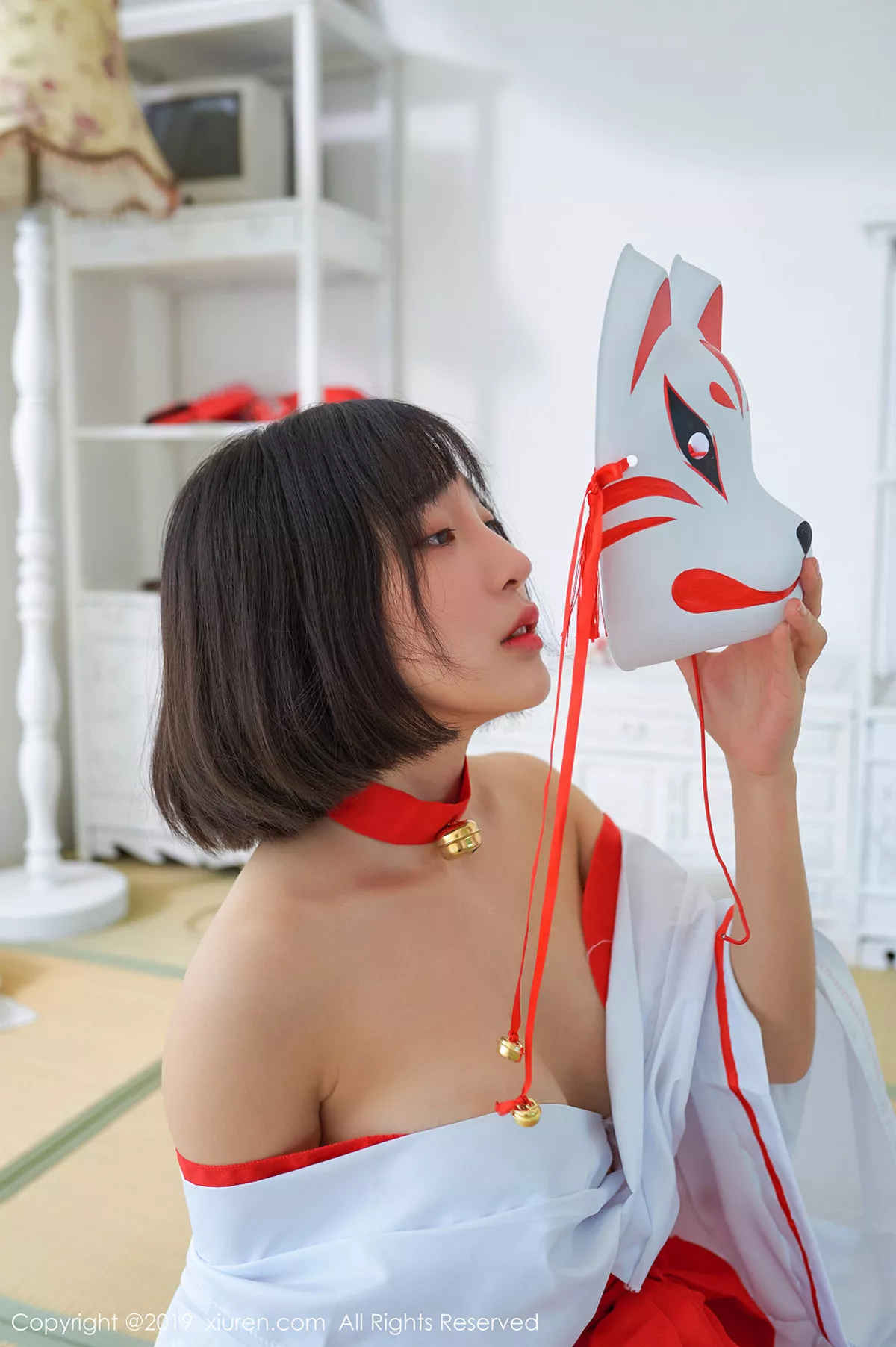 秀人集.com_[XiuRen秀人网]No.1702_模特_卿卿韩国旅拍私房面具魅惑半露豪乳+户外比基尼性感写真68P