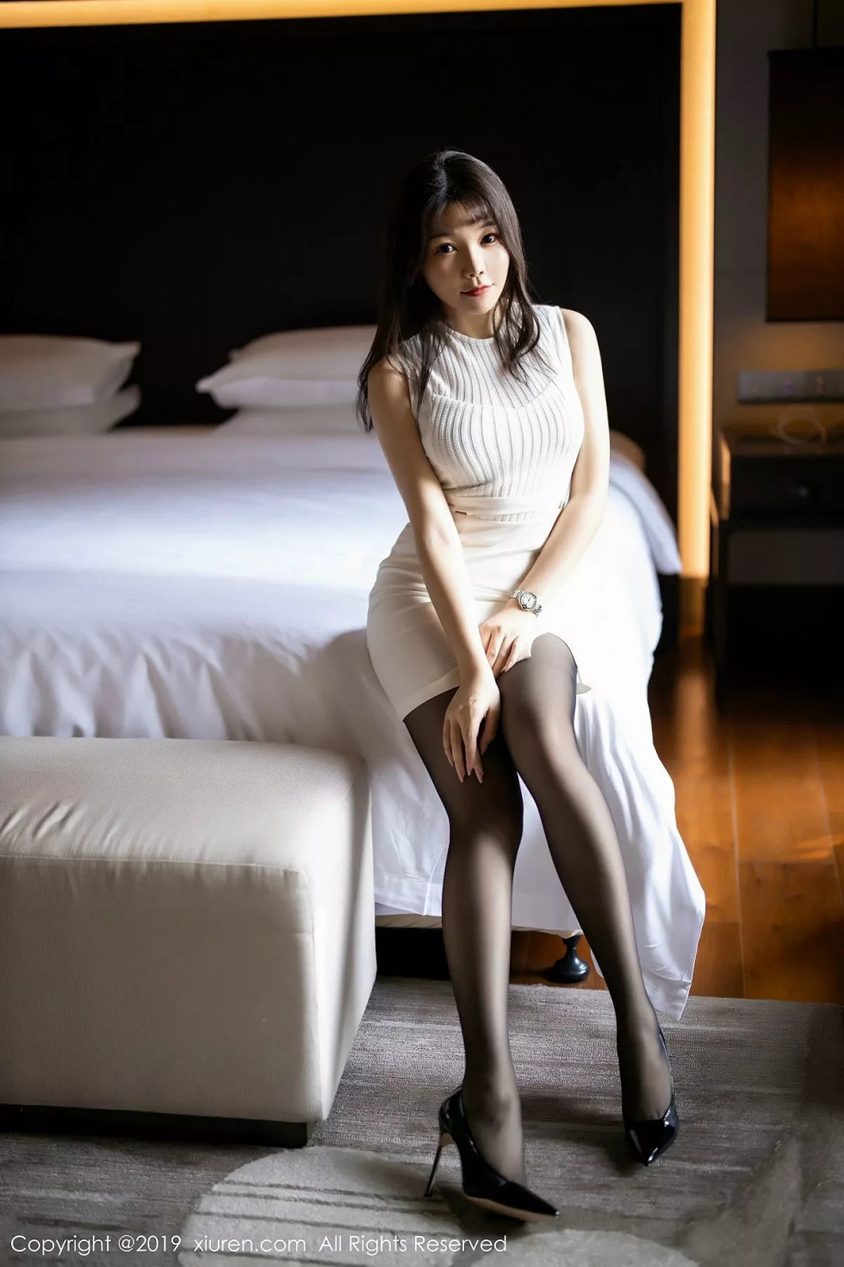 秀人集.com_[XiuRen秀人网]No.1714_女神芝芝Booty室外典雅短裙+私房魅惑黑丝秀完美身材诱惑写真66P