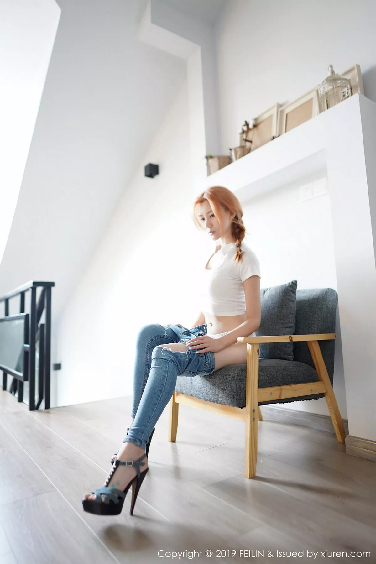 秀人集.com_[FeiLin嗲囡囡]Vol.212_嫩模爱丽儿私房性感黑色内衣配紧身牛仔裤秀完美身材写真40P