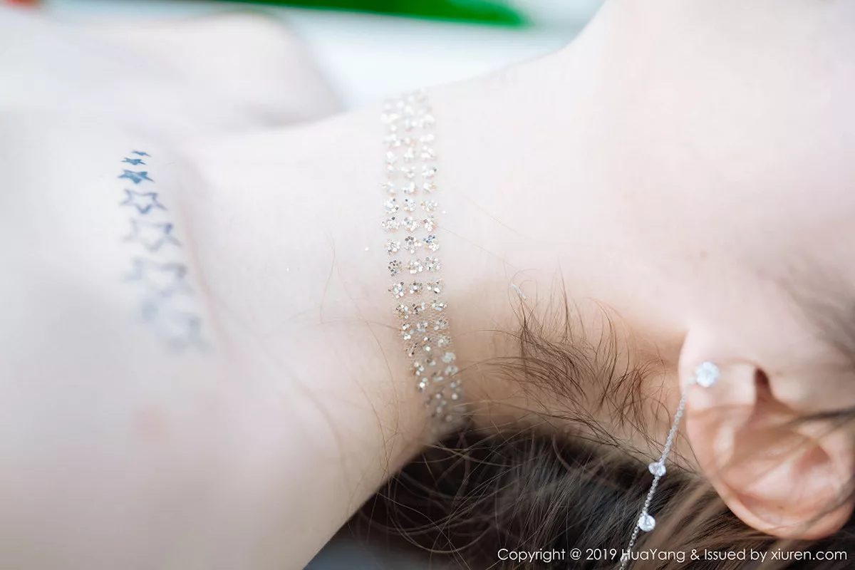 秀人集.com_[HuaYang花漾]Vol.180_女神王雨纯户外艳红吊裙无内大胆露出秀白嫩肌肤诱惑写真51P