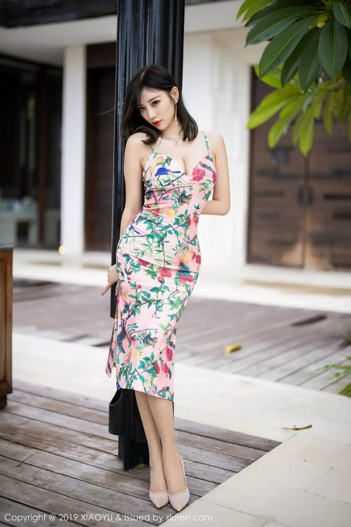 秀人集.com_[XiaoYu画语界]Vol.194_女神杨晨晨sugar心愿旅拍华丽吊裙+性感比基尼完美诱惑写真70P