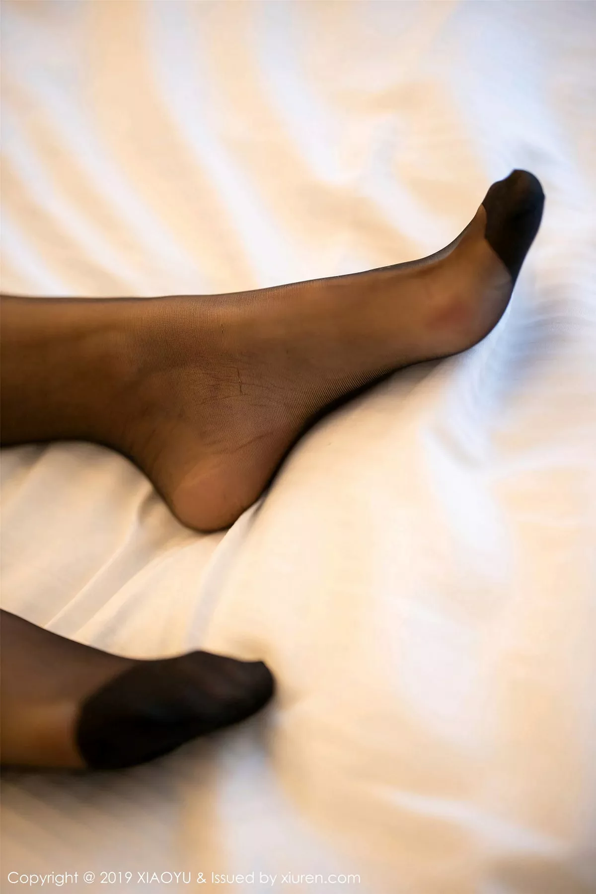 秀人集.com_[XiaoYu画语界]Vol.190_女神Carry私房黑色内衣配吊带黑丝袜秀完美身材性感写真112P