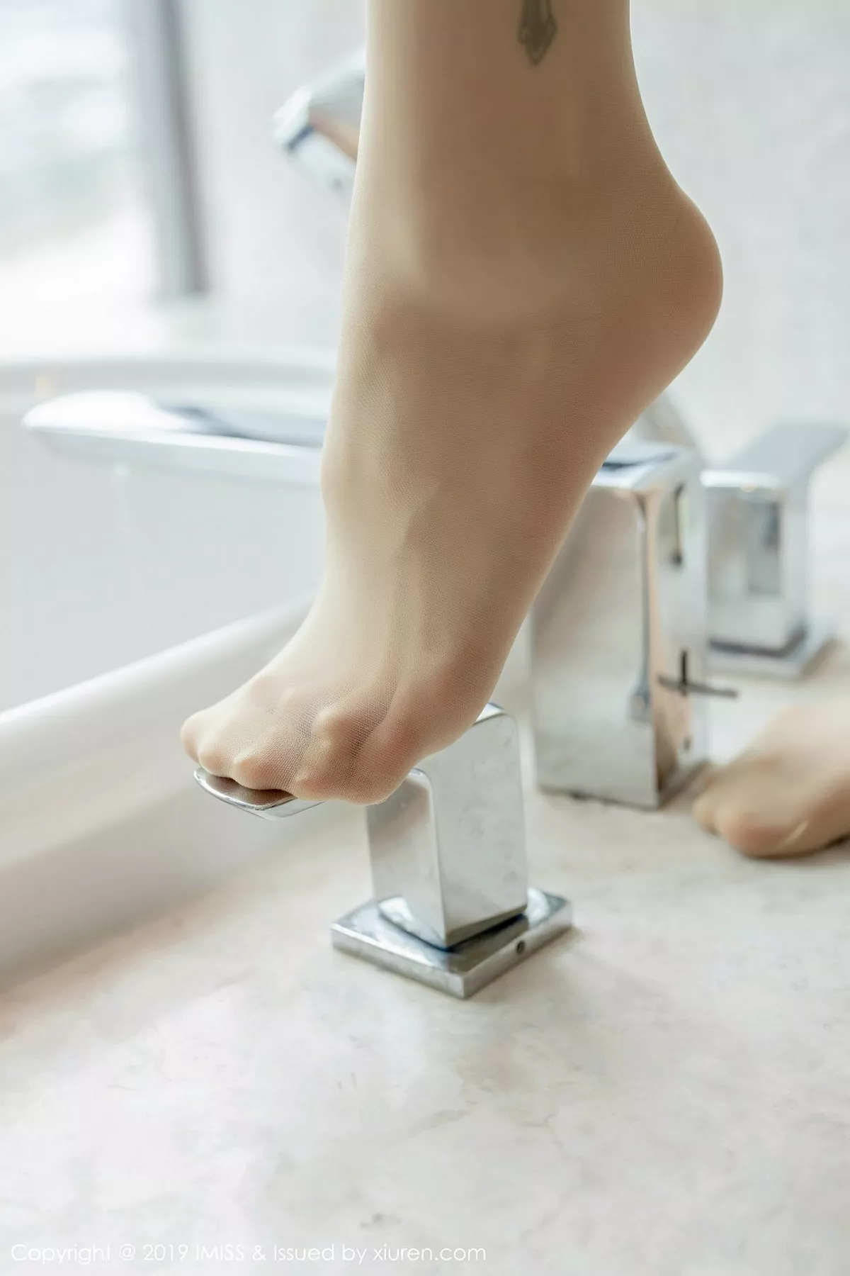 秀人集.com_[IMISS爱蜜社]Vol.398_女神luvian本能私房浴室里性感连体内衣秀完美身材诱惑写真51P