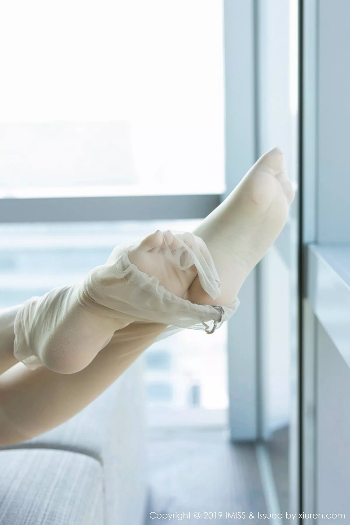 秀人集.com_[IMISS爱蜜社]Vol.400_女神芝芝Booty私房典雅吊裙半脱露白嫩翘臀美腿诱惑写真49P