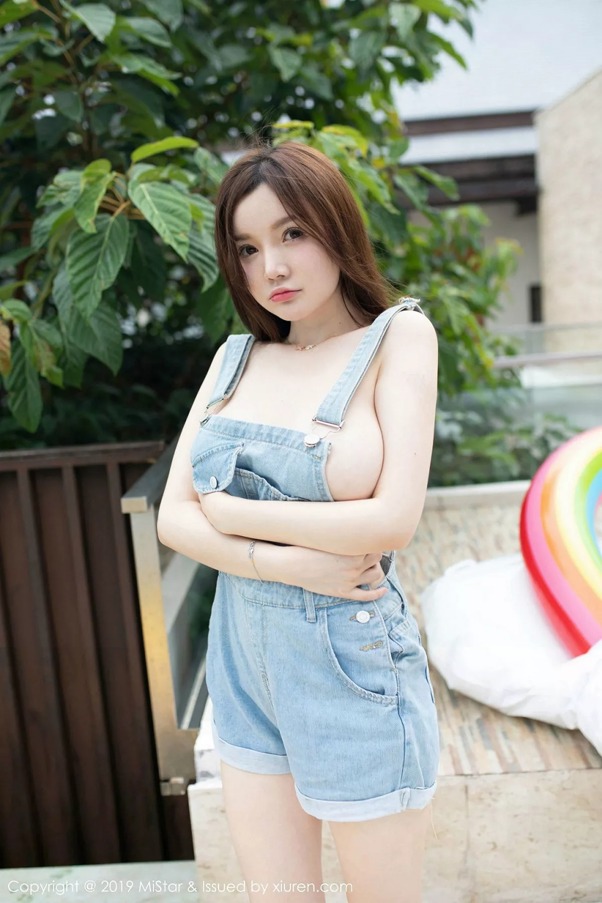 秀人集.com_[MiStar魅妍社]Vol.312_嫩模糯美子Mini泰国旅拍真空吊带牛仔裙半露豪乳诱惑写真54P