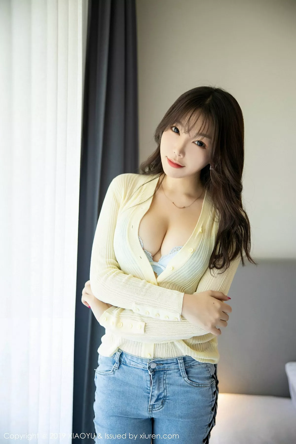 秀人集.com_[XiaoYu画语界]Vol.197_女神芝芝Booty济州岛旅拍私房紧身牛仔裤半脱秀翘臀诱惑写真120P