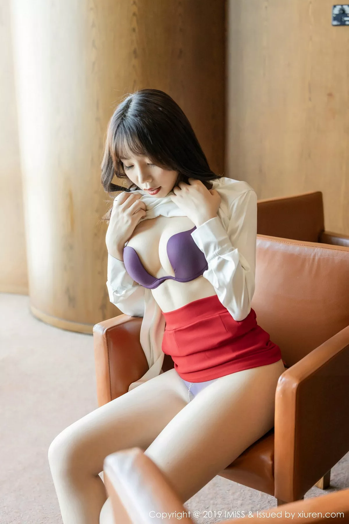 秀人集.com_[IMISS爱蜜社]Vol.413_女神芝芝Booty私房秘书制服真空半脱肉丝袜撩人诱惑写真77P