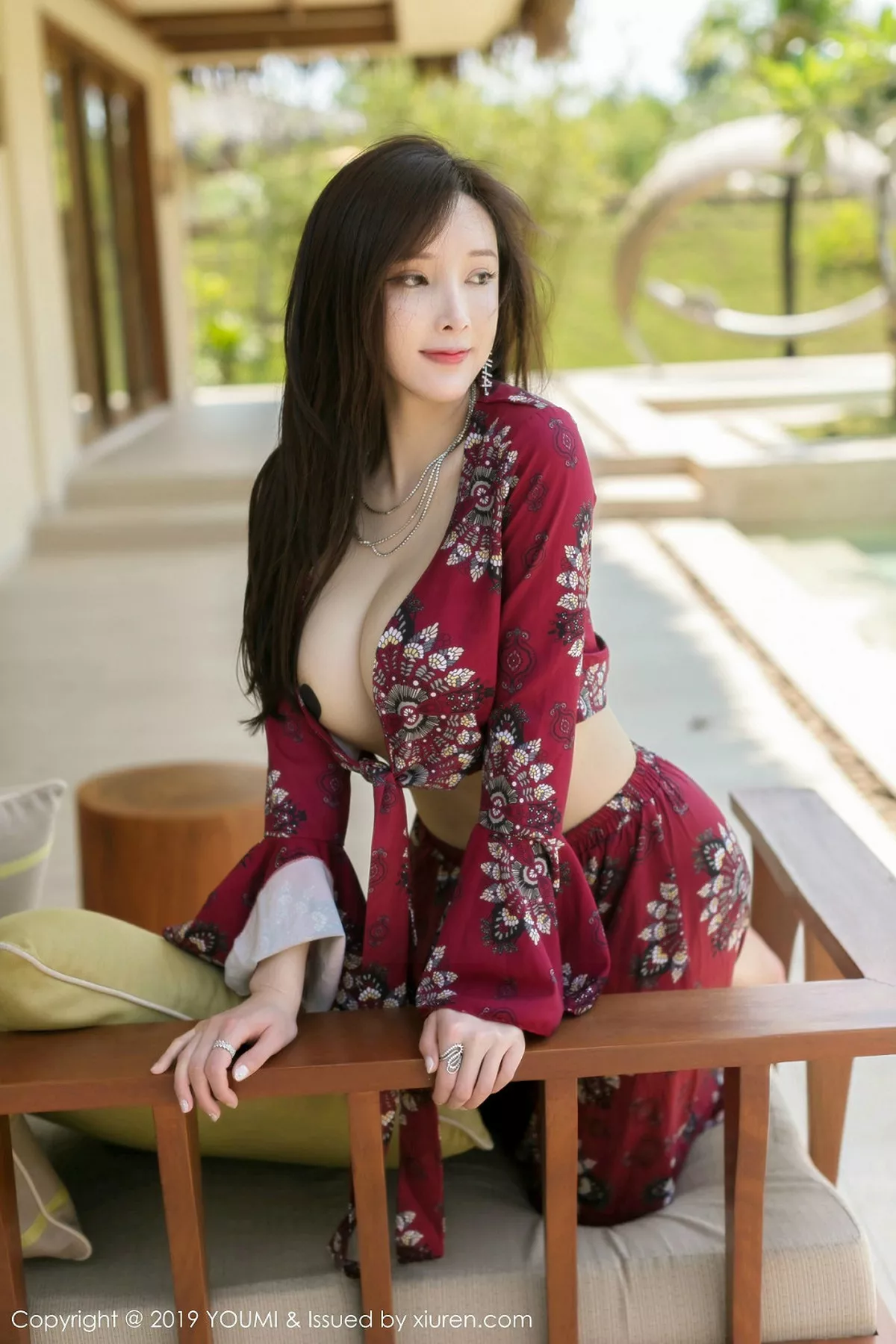 秀人集.com_[YouMi尤蜜荟]Vol.383_女神奶瓶土肥圆户外真空优雅服饰半脱露豪乳撩人诱惑写真62P