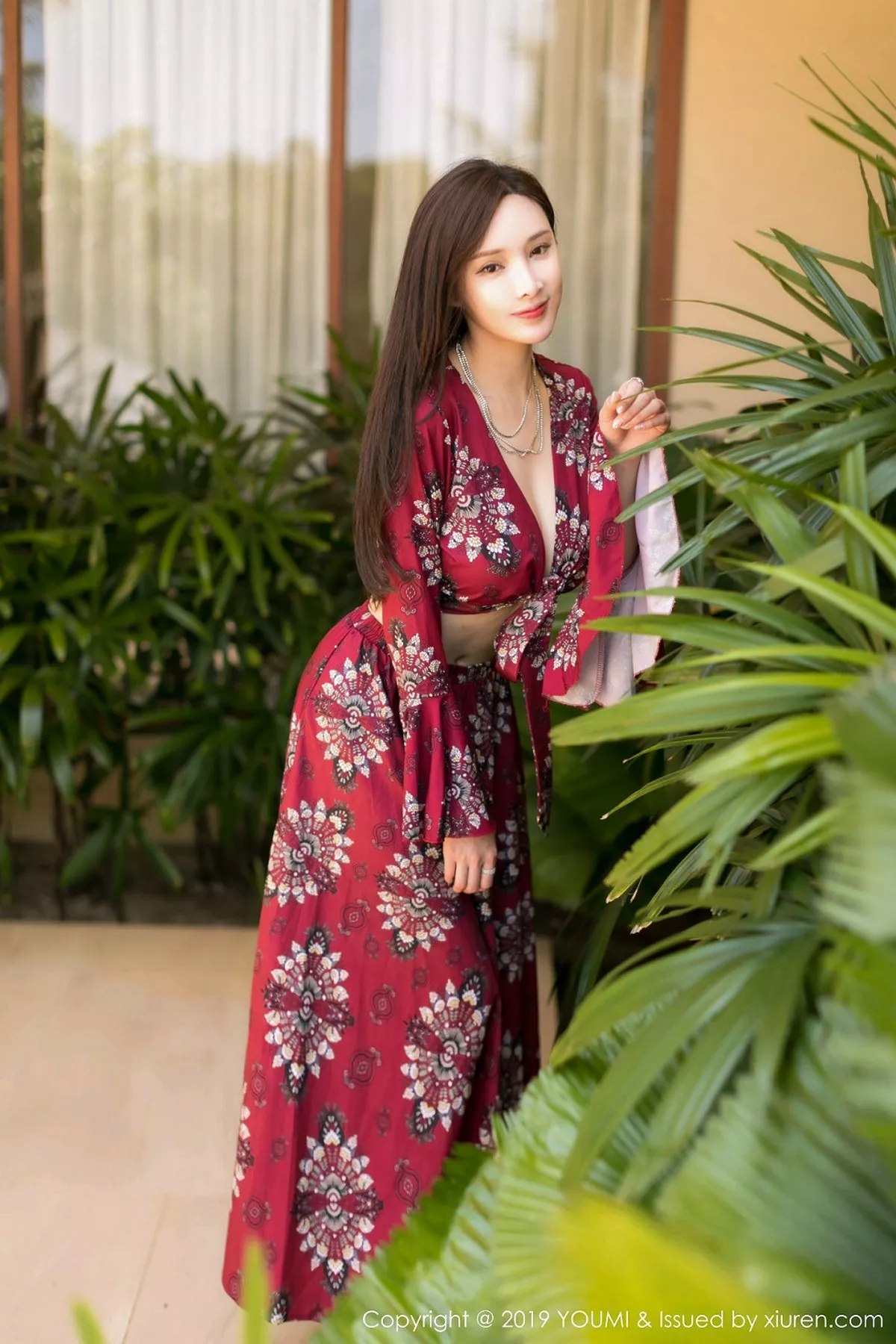 秀人集.com_[YouMi尤蜜荟]Vol.383_女神奶瓶土肥圆户外真空优雅服饰半脱露豪乳撩人诱惑写真62P