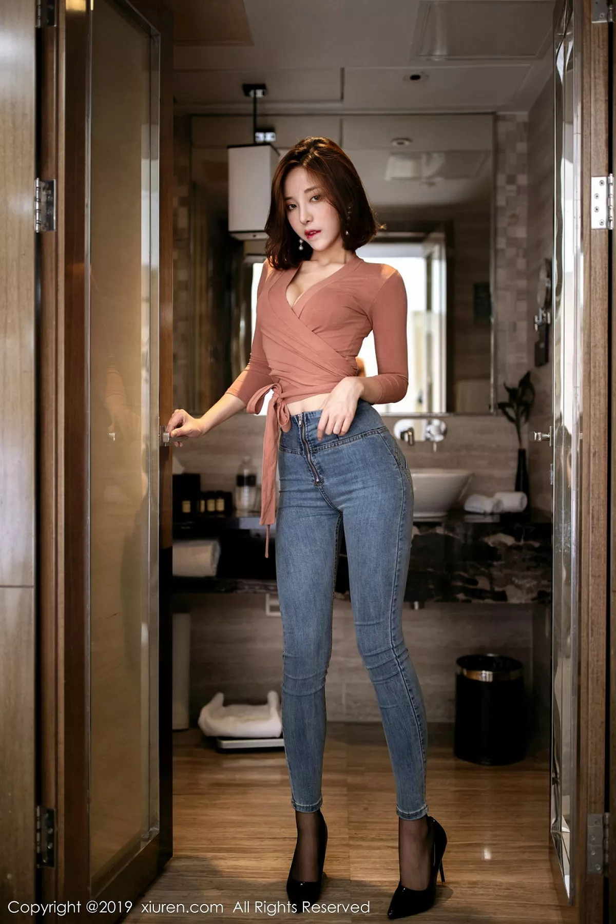 秀人集.com_[XiuRen秀人网]No.1820_嫩模陈小喵私房脱牛仔裤露魅惑开档黑丝秀蕾丝内衣诱惑写真64P