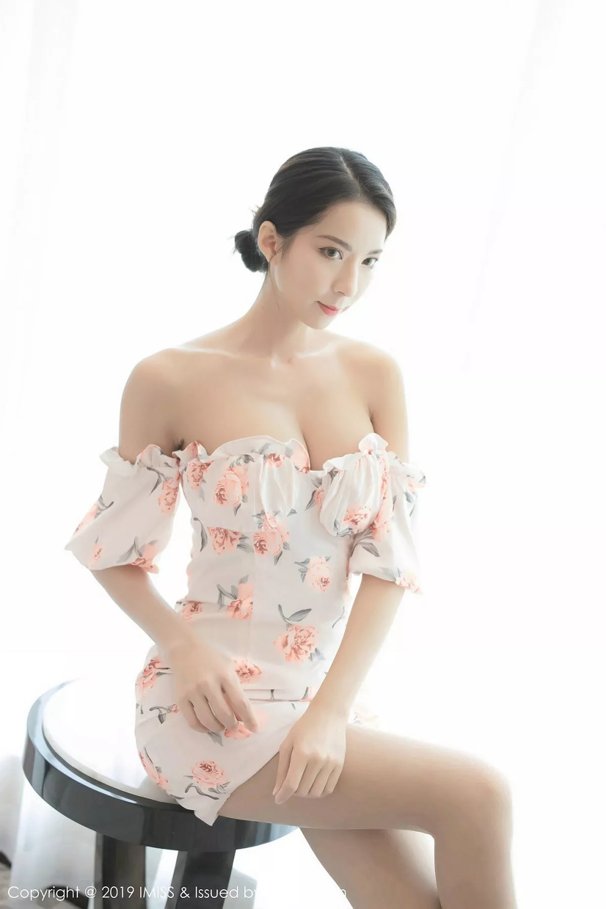 秀人集.com_[IMISS爱蜜社]Vol.416_气质女神Carry花色连身裙配朦胧肉丝露性感粉色内衣诱惑写真48P