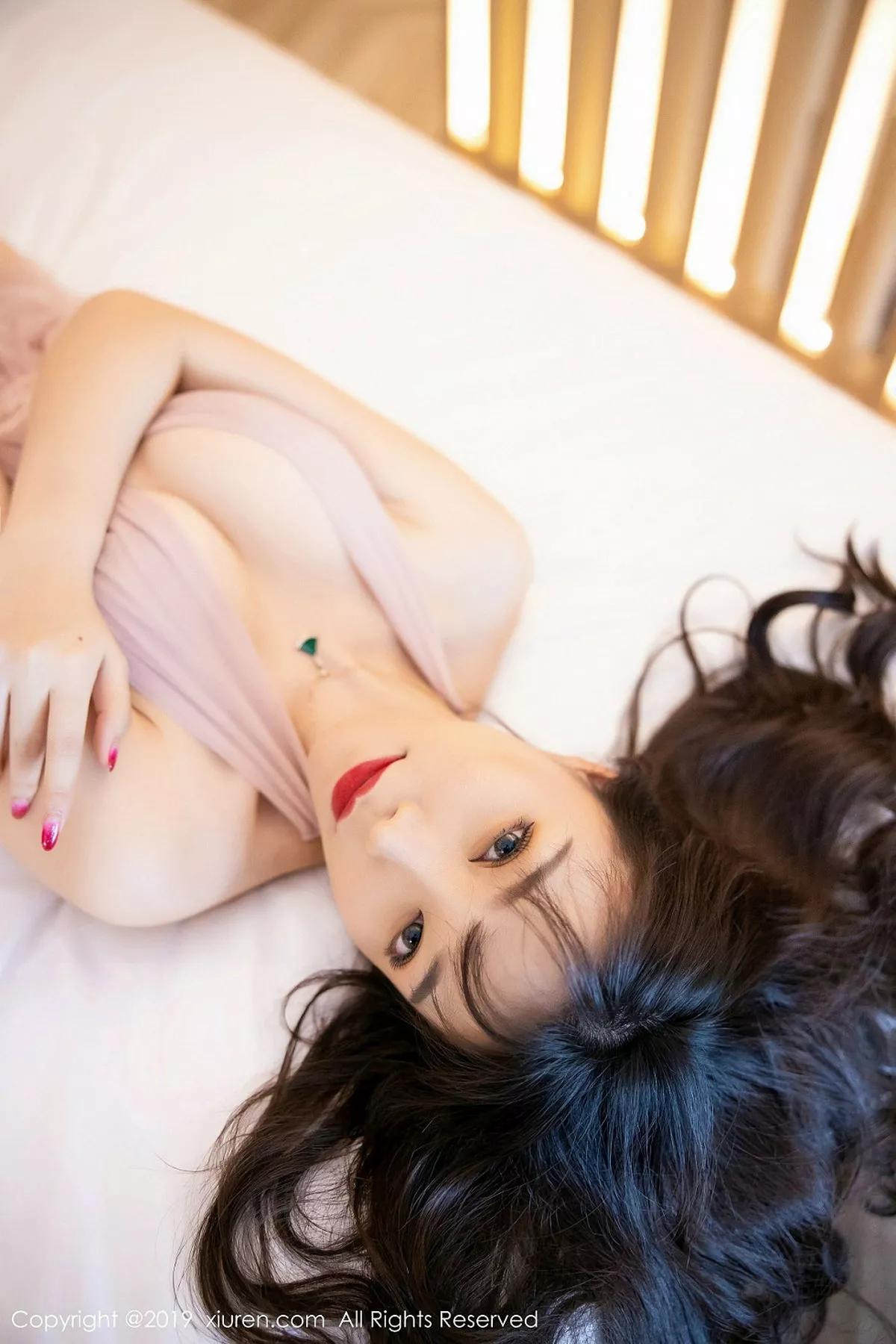 秀人集.com_[XiuRen秀人网]No.1849_女神芝芝Booty私房粉色真空睡衣半脱露豪乳撩人诱惑写真60P