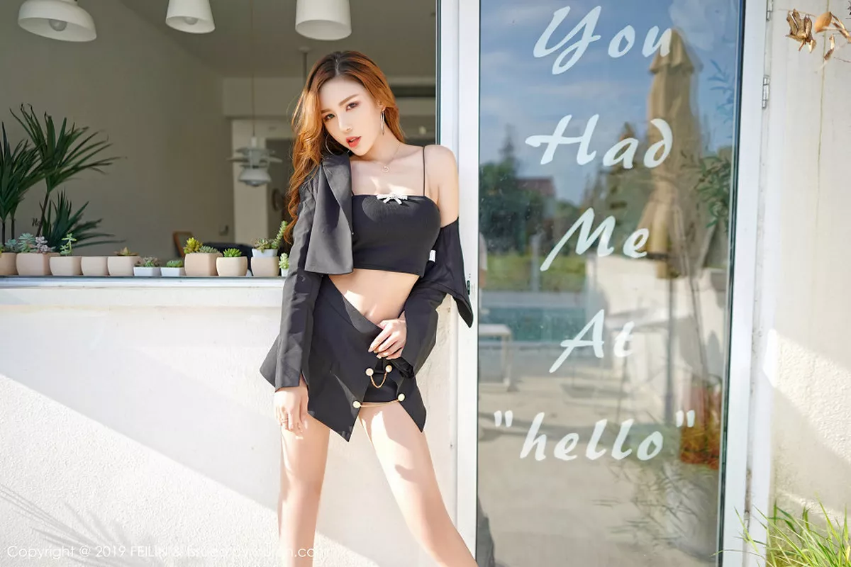 秀人集.com_[FeiLin嗲囡囡]Vol.220_嫩模梦小楠小夜猫户外泳池性感比基尼秀S型身材诱惑写真42P