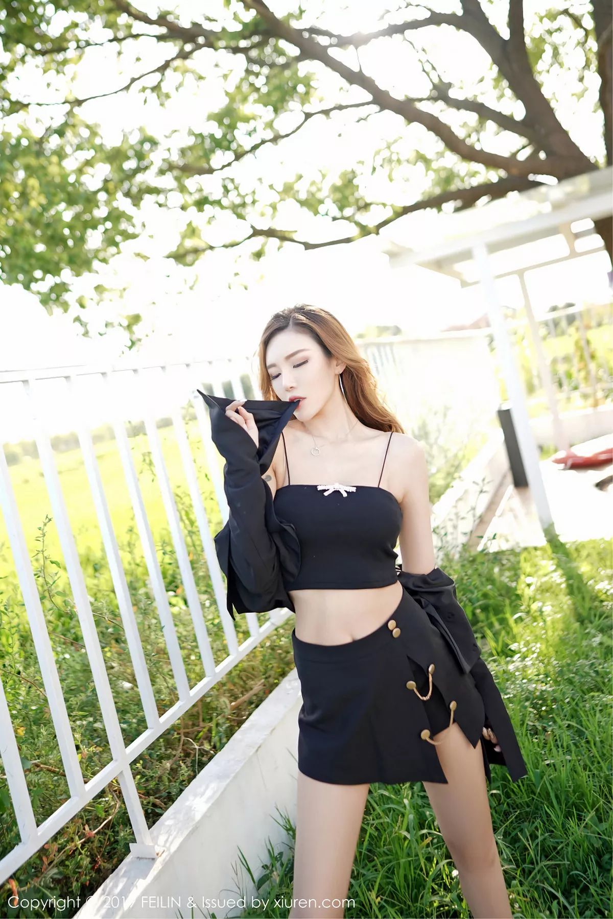 秀人集.com_[FeiLin嗲囡囡]Vol.220_嫩模梦小楠小夜猫户外泳池性感比基尼秀S型身材诱惑写真42P