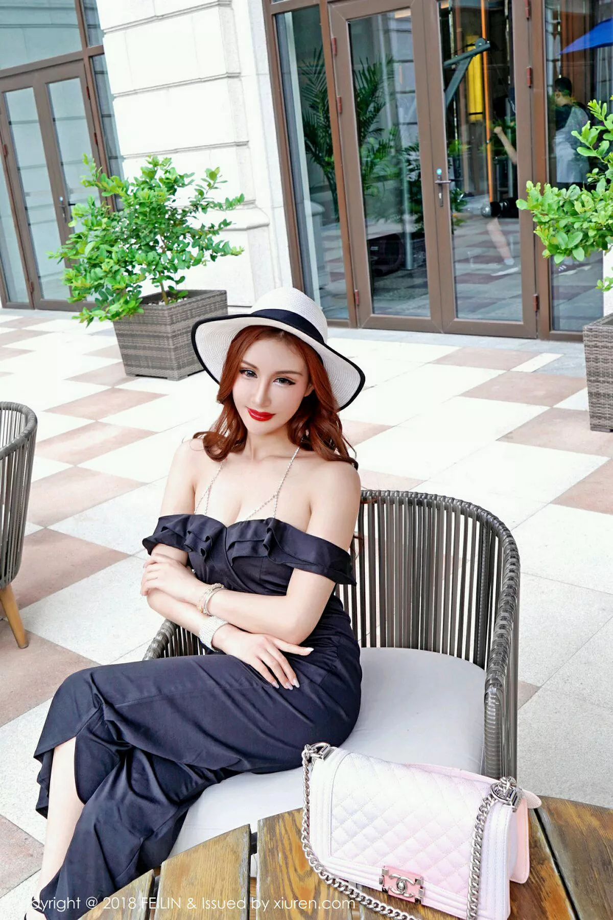 秀人集.com_[FeiLin嗲囡囡]Vol.172_嫩模曼苏拉娜居家私房露傲人豪乳胶带遮点摄人诱惑写真40P