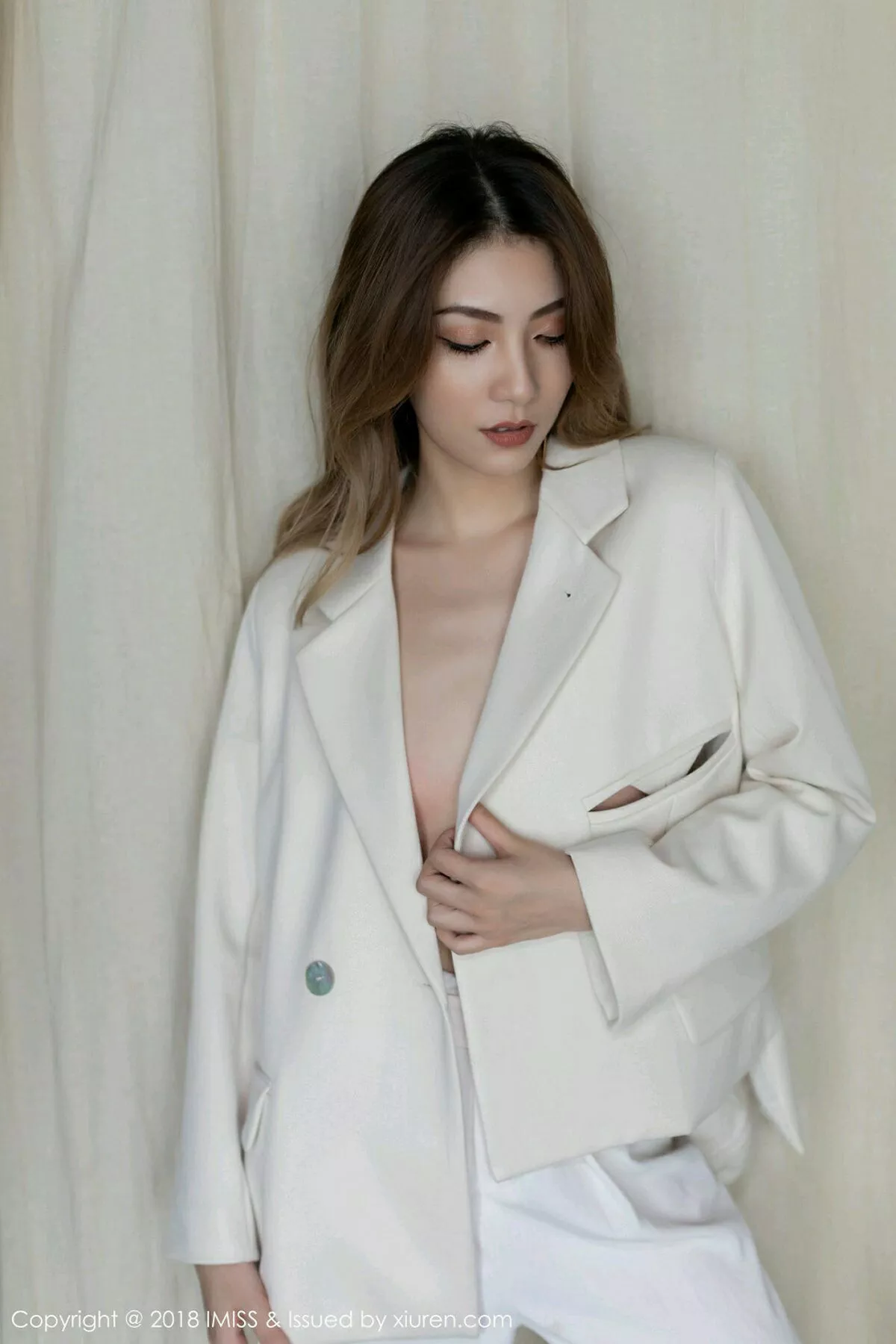 秀人集.com_[IMISS爱蜜社]Vol.304_嫩模Arlie私房紫色蕾丝内衣秀完美身材迷人美胸撩人诱惑写真45P