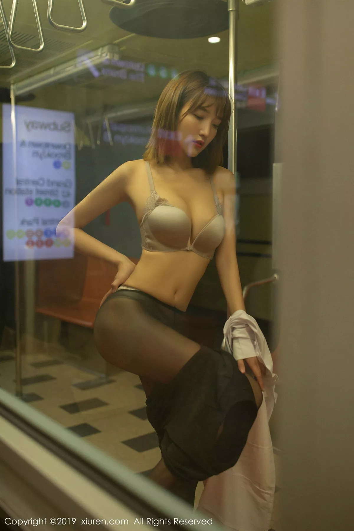秀人集.com_[XiuRen秀人网]No.1890_嫩模陆萱萱地铁通勤主题白衬衣配黑丝袜秀完美身材诱惑写真109P