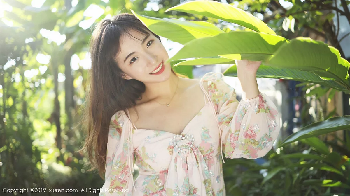 秀人集.com_[XiuRen秀人网]No.1892_嫩模艺儿拿铁泰国旅拍室外小清新主题蕾丝短裙迷人诱惑写真55P