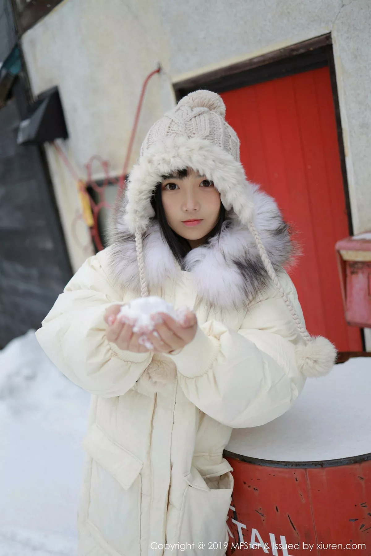 秀人集.com_[MFStar模范学院]Vol.246_嫩模徐微微mia北海道旅拍室外冰天雪地街头主题性感写真61P