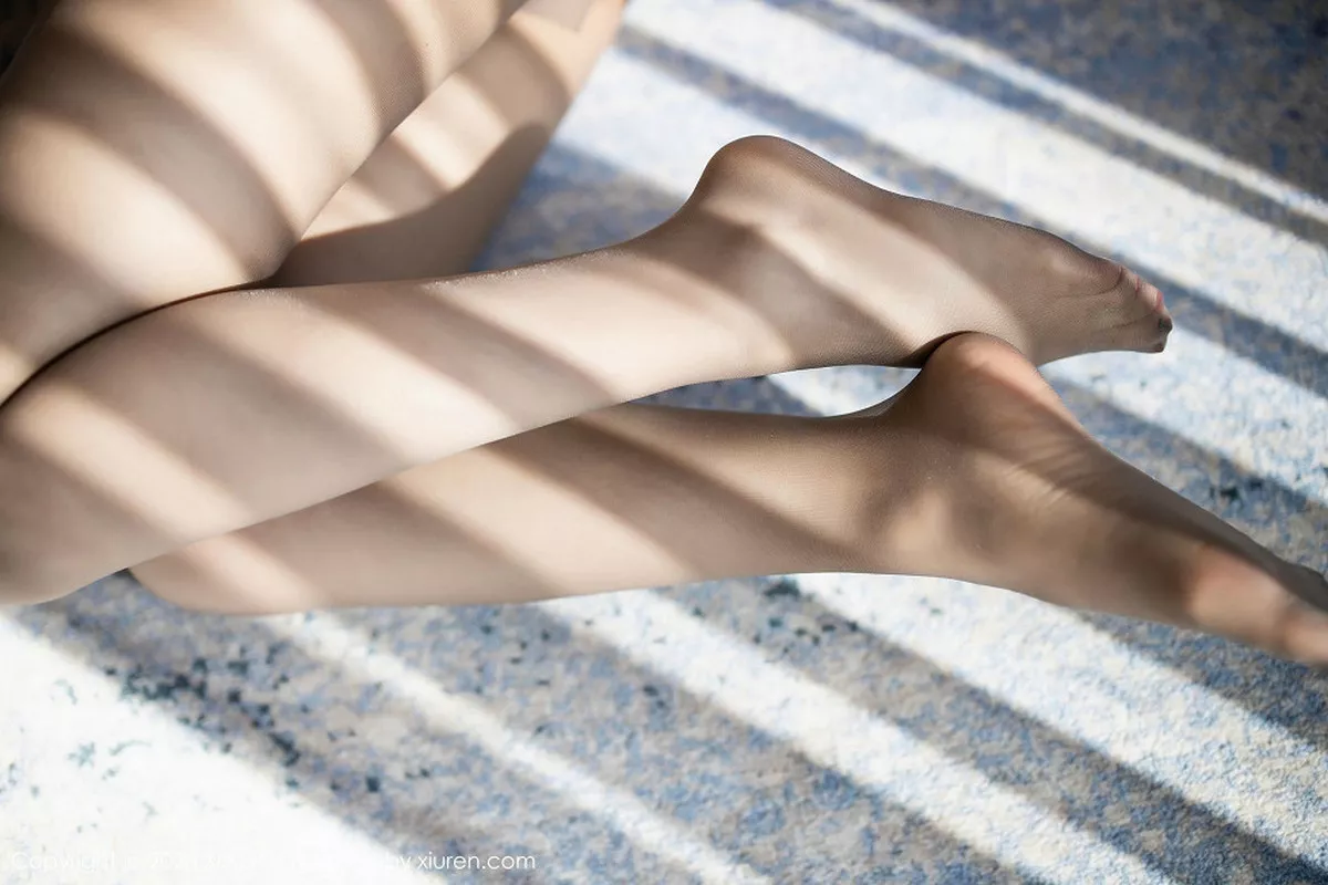 秀人集.com_[XiaoYu画语界]Vol.229_女神Angela小热巴心愿旅拍私房蕾丝内衣配无内黑丝诱惑写真113P