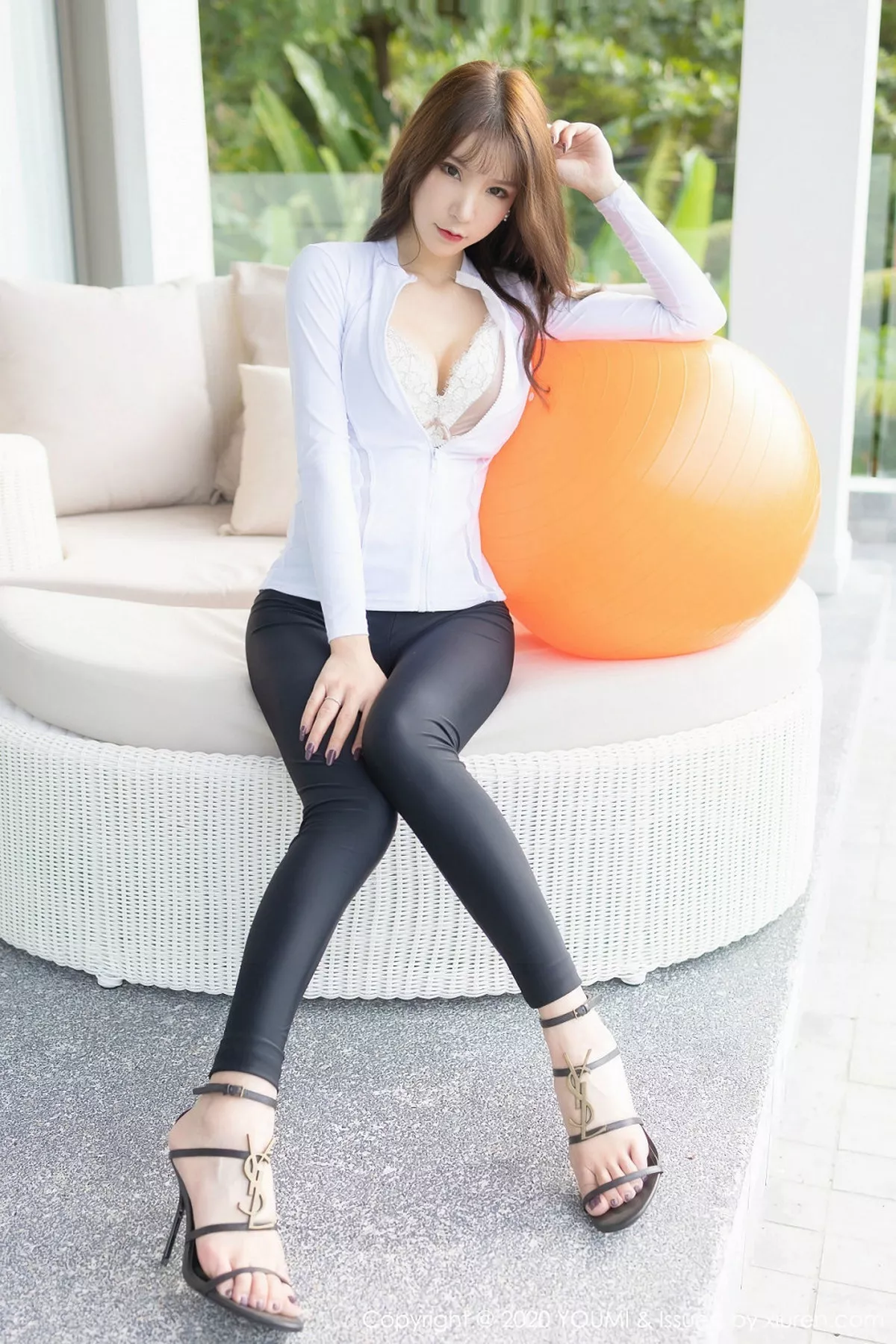 秀人集.com_[YouMi尤蜜荟]Vol.401_女神周于希Sandy普吉岛旅拍半脱紧身衣秀豪乳翘臀诱人写真62P