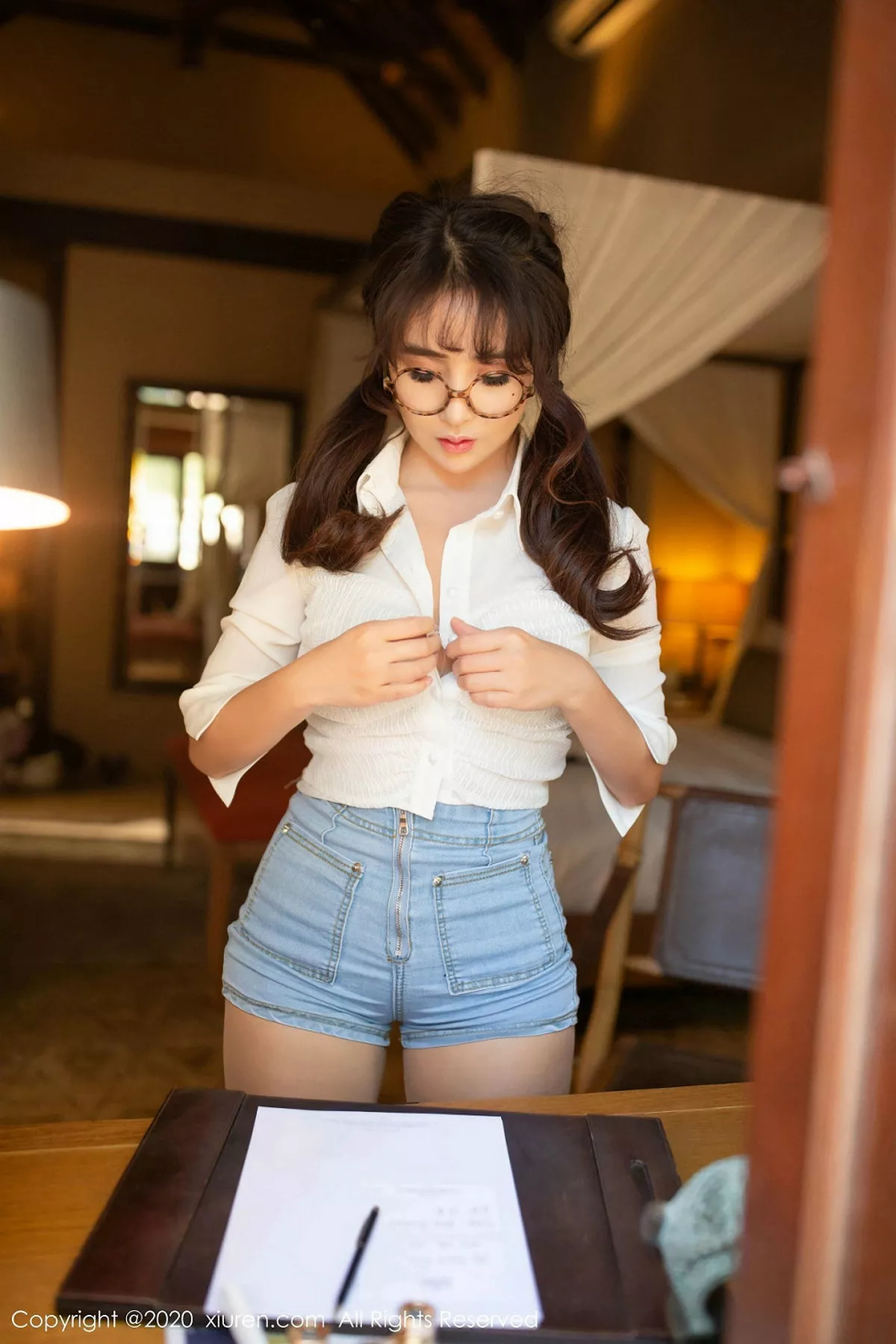 秀人集.com_[XiuRen秀人网]No.1910_嫩模陶喜乐_lele东欧旅拍半脱牛仔裤露无内肉丝撩人诱惑写真78P