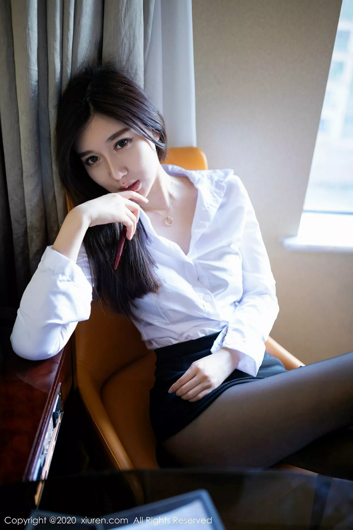 秀人集.com_[XiuRen秀人网]No.1933_嫩模伊思思酒店性感白衬衣配黑短裙秀魅惑黑丝撩人诱惑写真50P